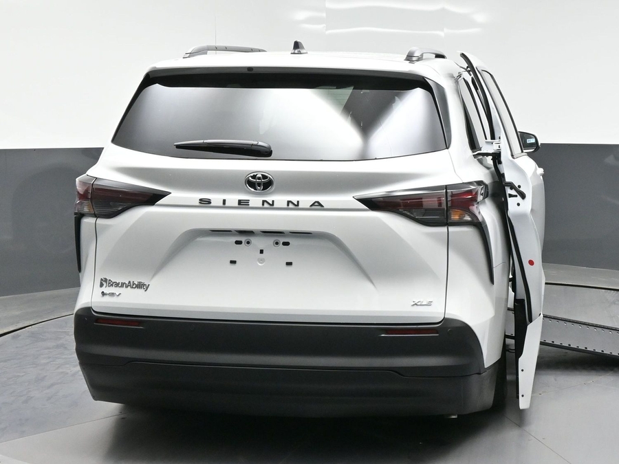 New 2026 Toyota Sienna Hybrid XLE Add - BraunAbility Side Entry Entry In Floor Automatic Ramp