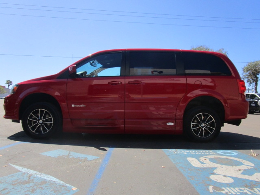 Used 2015 Dodge Grand Caravan SE - BraunAbility Side Entry Entry Fold Out Automatic Ramp