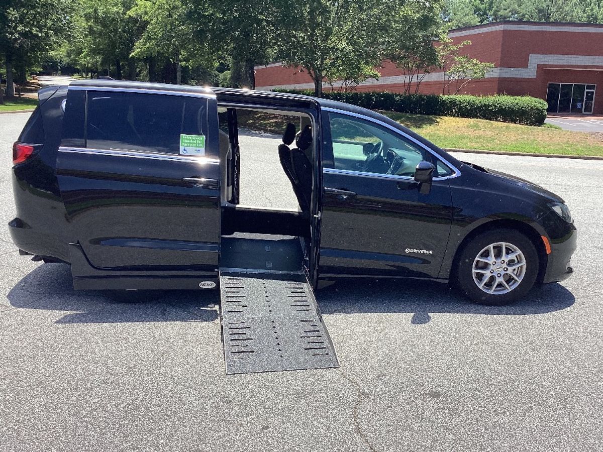 2024 CHRYSLER VOYAGER - Image 10