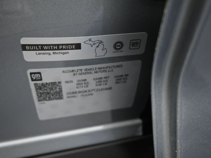 New 2026 Chevrolet Traverse 1LT - BraunAbility Side Entry In Floor Automatic Ramp