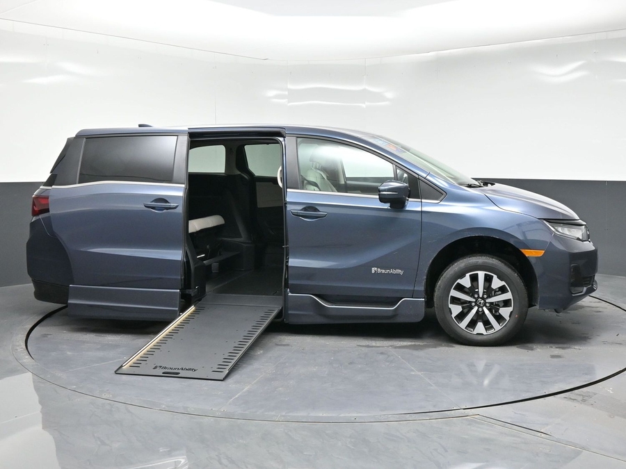 Blue Honda Odyssey image number 7