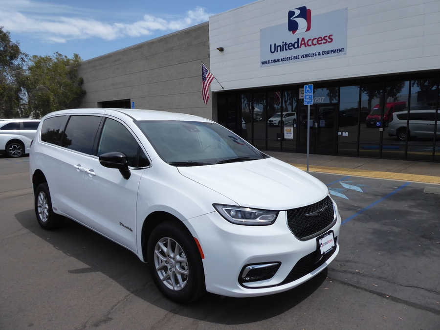 Used 2025 Chrysler Pacifica Select Safety - BraunAbility Rear Entry Fold Out Manual Ramp