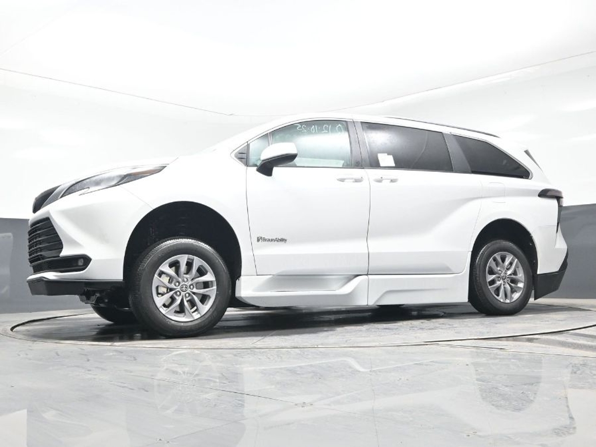 2025 TOYOTA SIENNA - Image 20