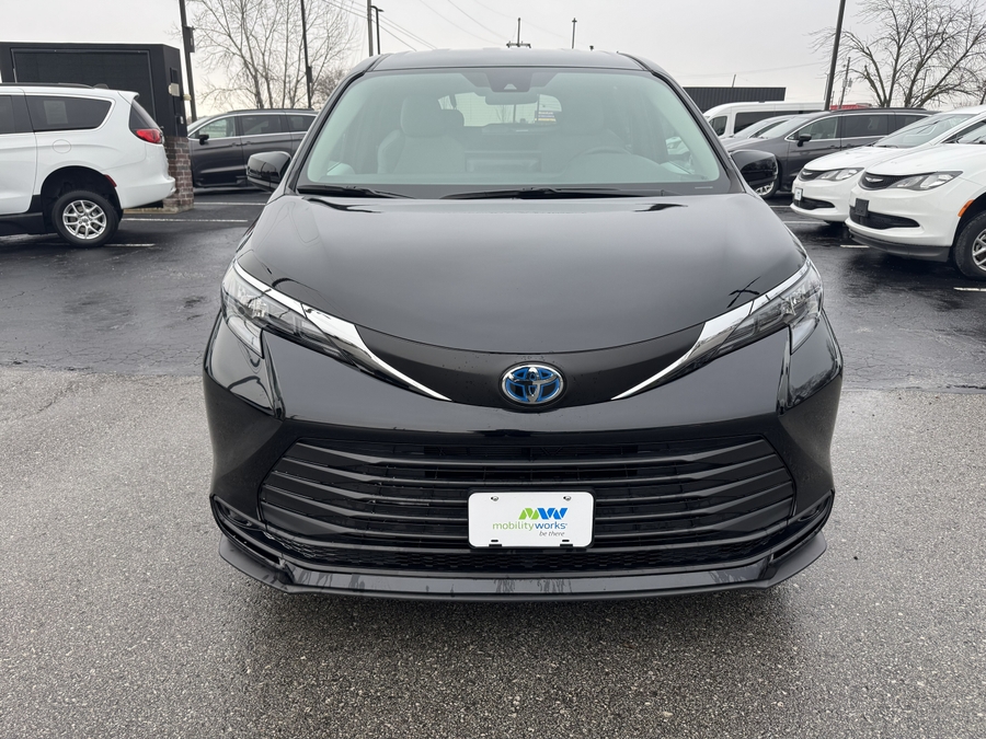 2025 TOYOTA SIENNA - Image 11