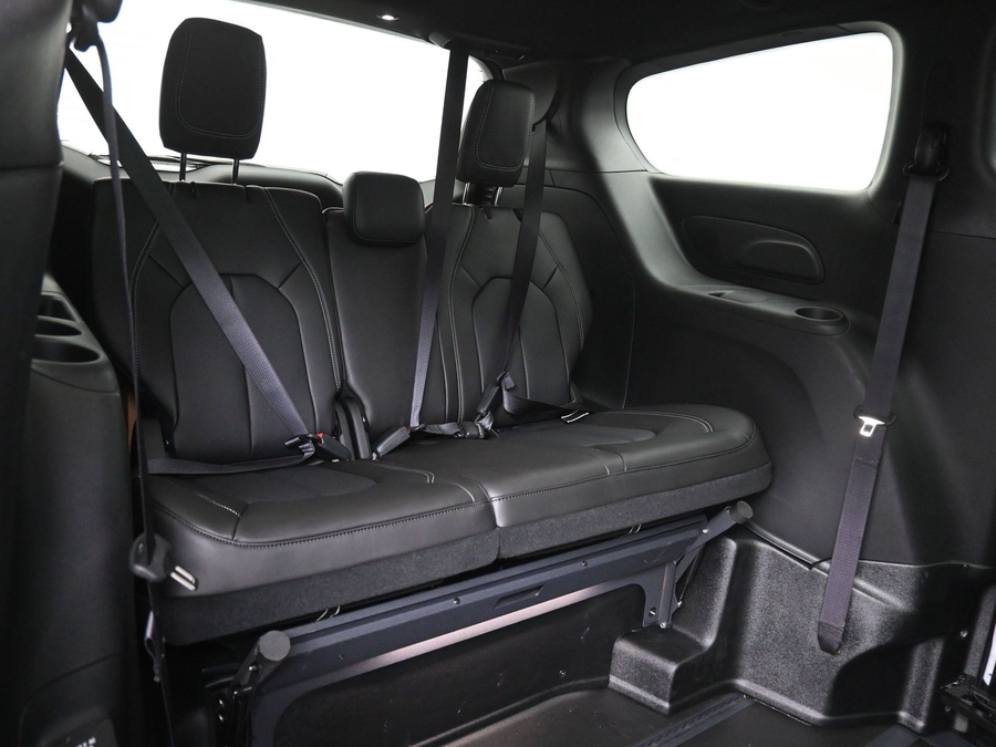 New 2026 Chrysler Pacifica Select Plus - BraunAbility Side Entry Entry In Floor Automatic Ramp