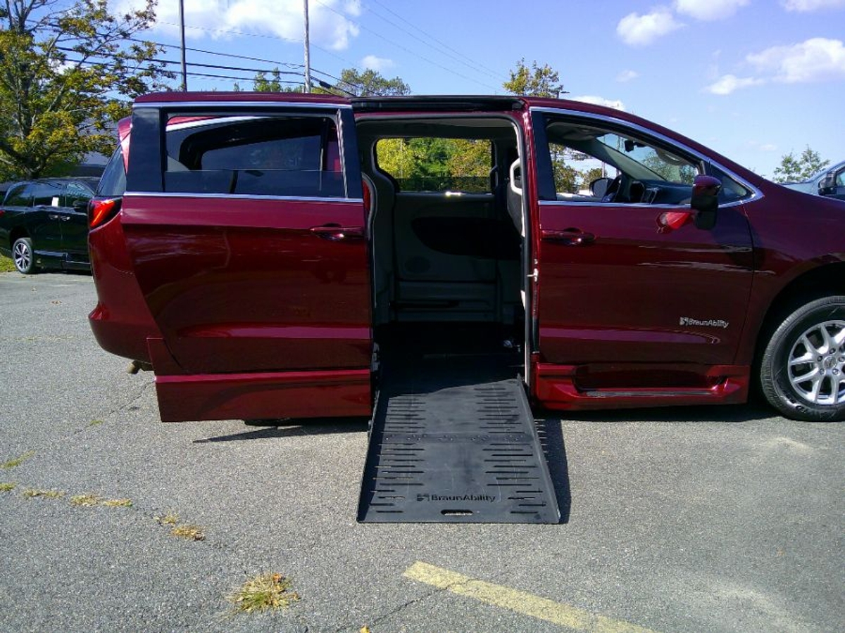 2023 CHRYSLER VOYAGER - Image 12