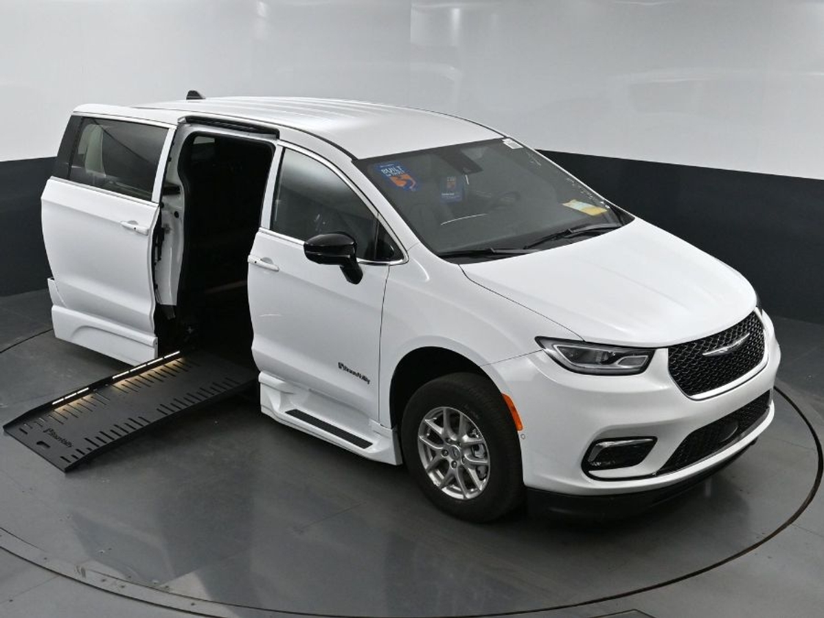 2025 CHRYSLER PACIFICA - Image 22