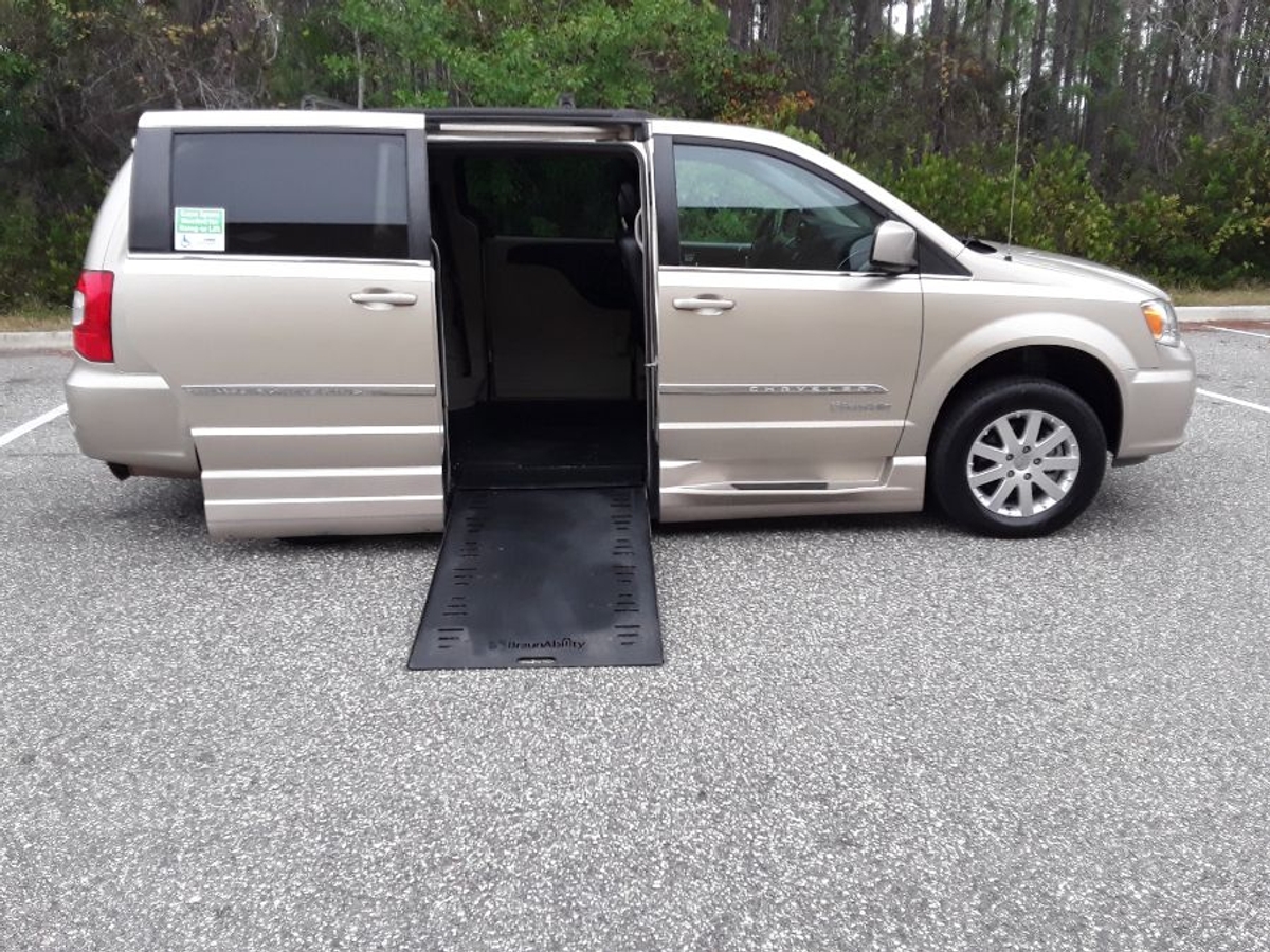 2016 CHRYSLER TOWN AND COUNTRY - Image 10