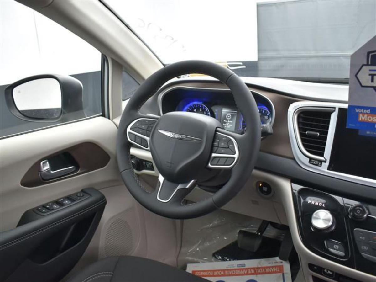 2023 CHRYSLER VOYAGER - Image 13