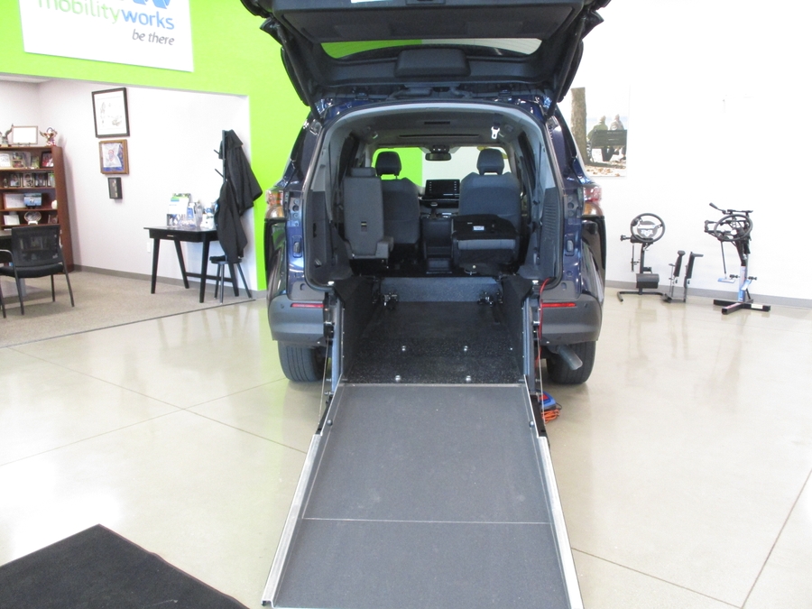 2024 TOYOTA SIENNA - Image 9