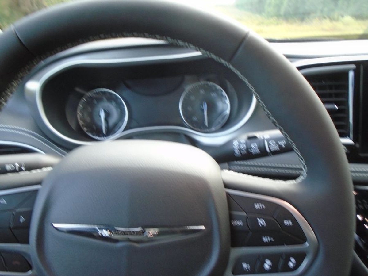 2025 CHRYSLER PACIFICA - Image 4