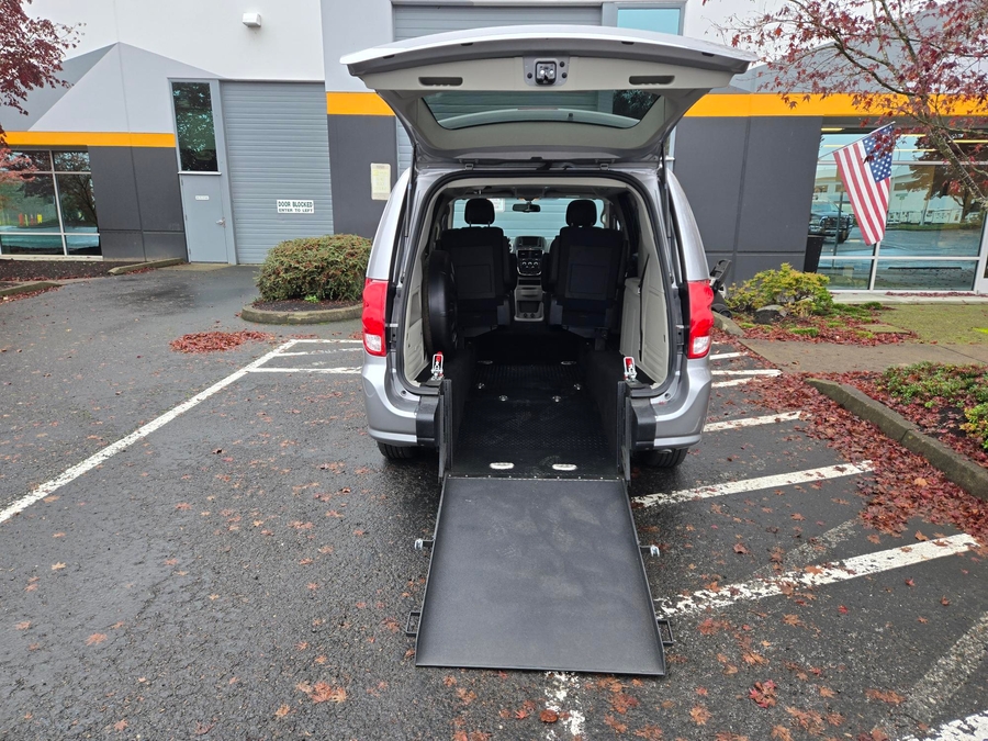 2017 Dodge Grand Caravan SE's photo