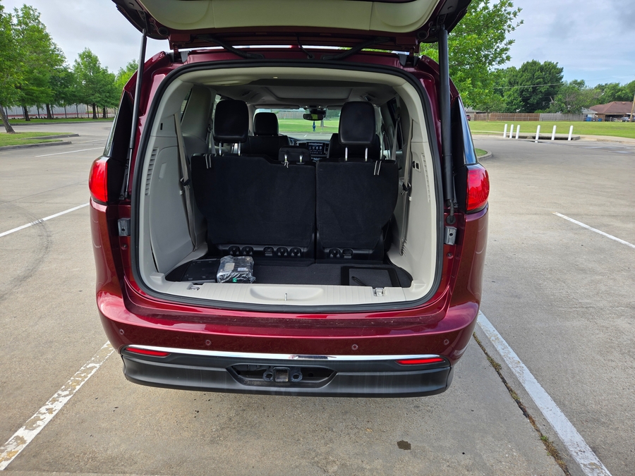 Used 2018 Chrysler Pacifica Limited - BraunAbility Side Entry Entry In Floor Automatic Ramp