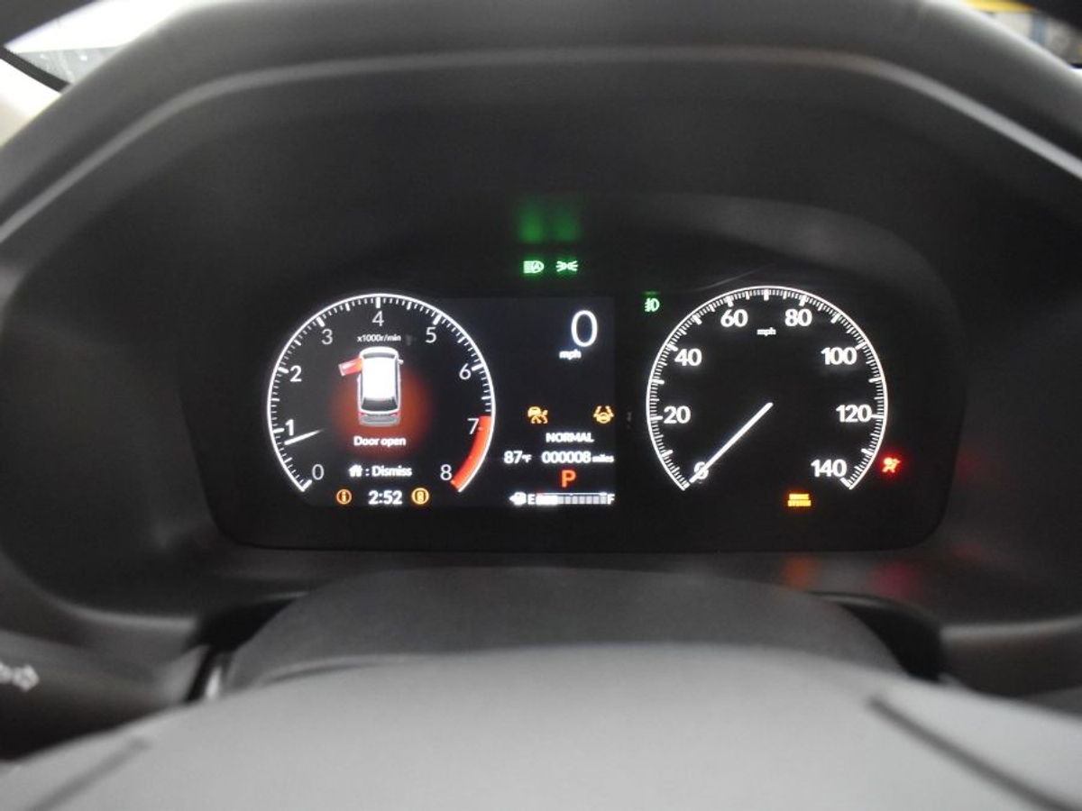 White Honda Odyssey image number 15