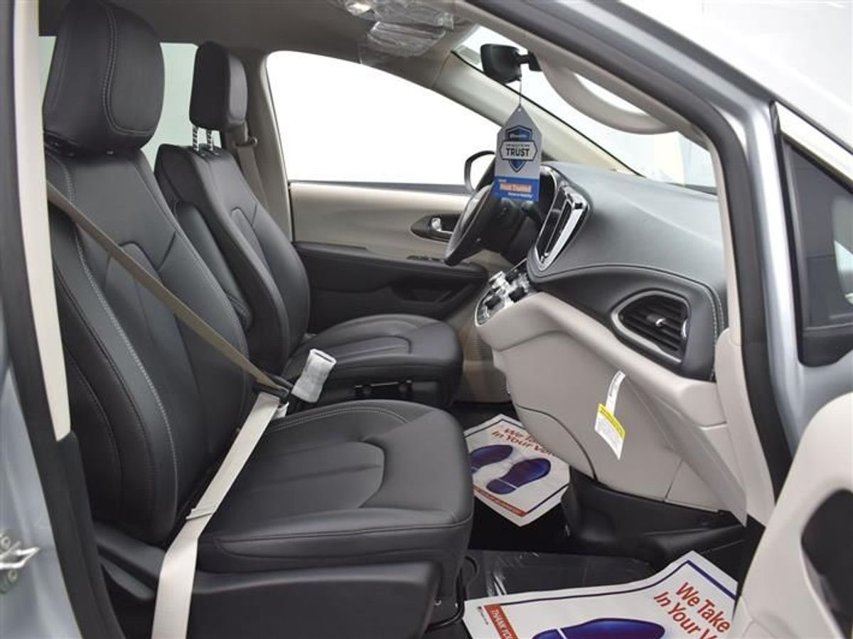 2023 CHRYSLER PACIFICA - Image 19