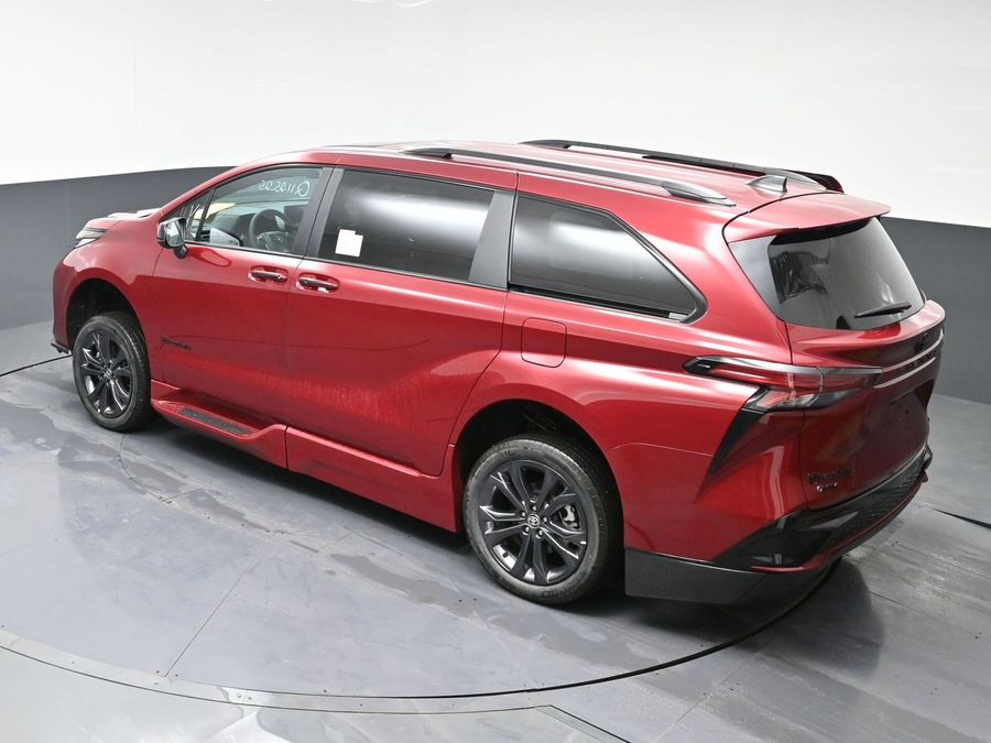 New 2025 Toyota Sienna Hybrid XSE Sport - BraunAbility Side Entry Entry Fold Out Automatic Ramp