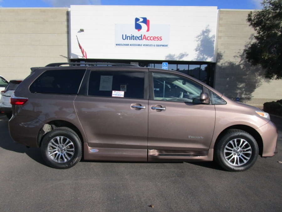 Used 2020 Toyota Sienna XLE Base - BraunAbility Side Entry Entry Fold Out Automatic Ramp