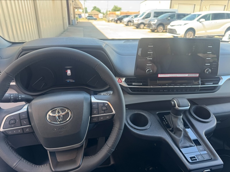 Used 2024 Toyota Sienna Hybrid XLE - BraunAbility Side Entry Entry In Floor Automatic Ramp
