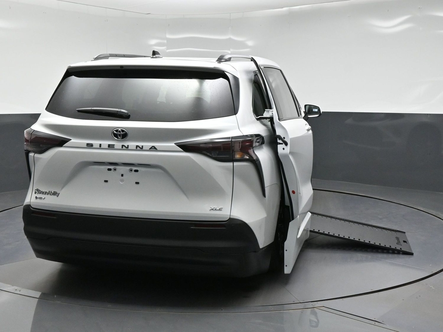 New 2026 Toyota Sienna Hybrid XLE Add - BraunAbility Side Entry In Floor Automatic Ramp