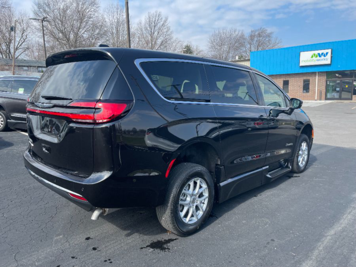 2023 CHRYSLER PACIFICA - Image 6