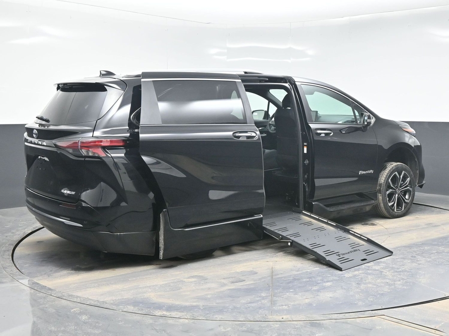 Black Toyota Sienna image number 6