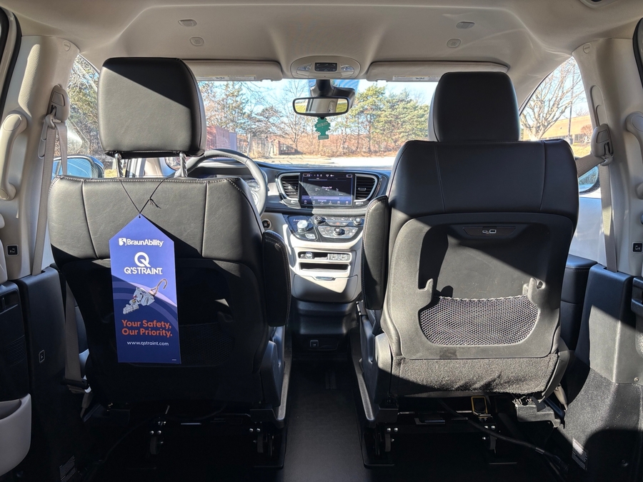 Used 2024 Chrysler Pacifica Touring L - BraunAbility Side Entry Entry In Floor Automatic Ramp