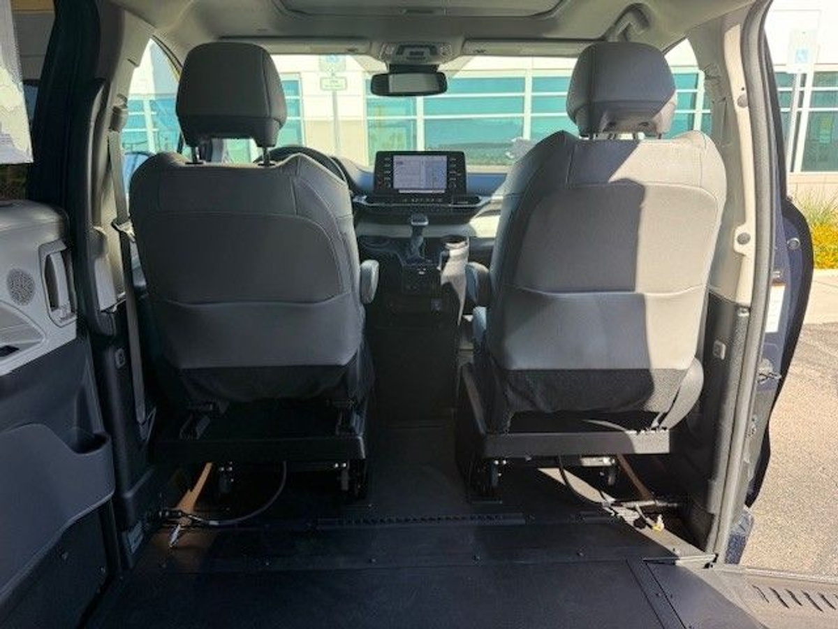 2024 TOYOTA SIENNA - Image 11