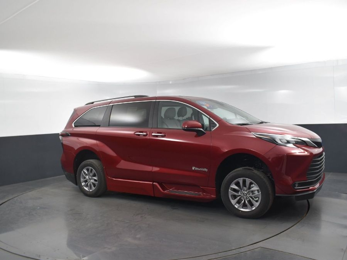 2025 TOYOTA SIENNA - Image 18