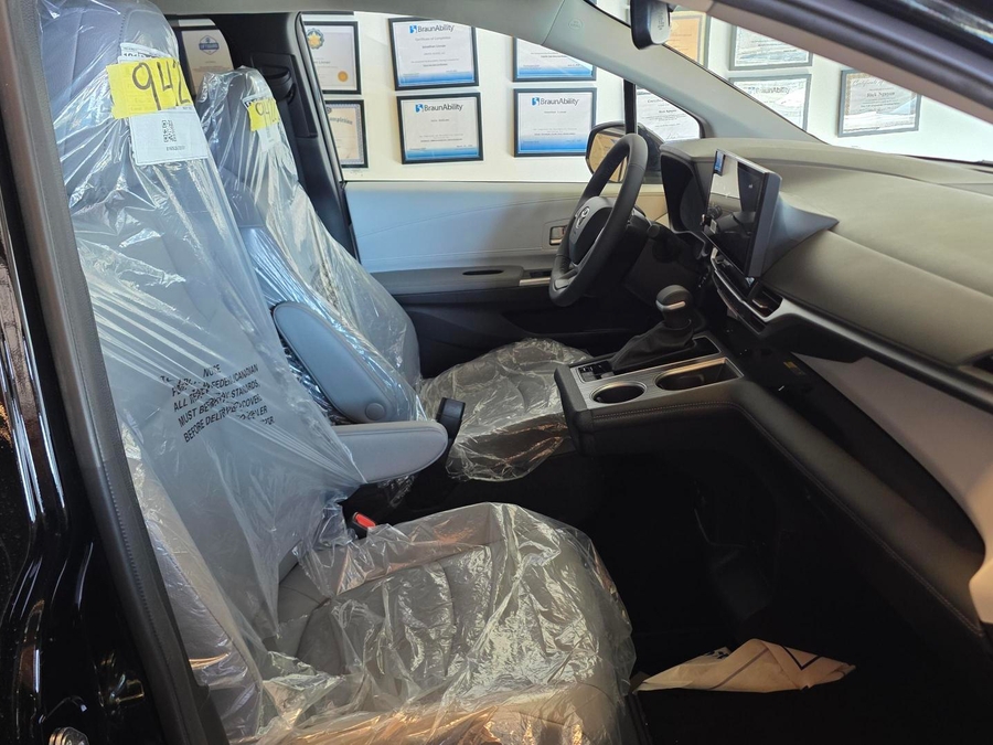 New 2026 Toyota Sienna Hybrid XLE - VMI Side Entry In Floor Automatic Ramp