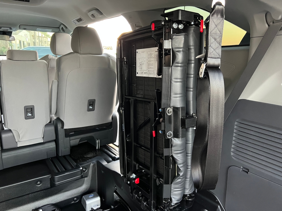 Used 2024 Toyota Sienna Hybrid LE - BraunAbility Rear Entry Entry Fold Out Manual Ramp