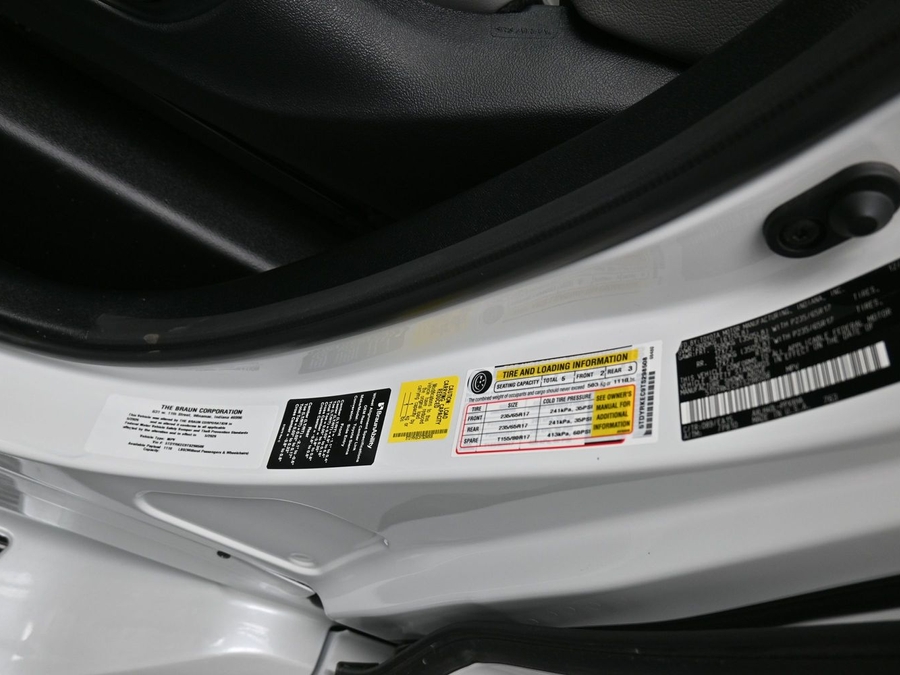 New 2026 Toyota Sienna Hybrid XLE Base - BraunAbility Side Entry Entry Fold Out Automatic Ramp