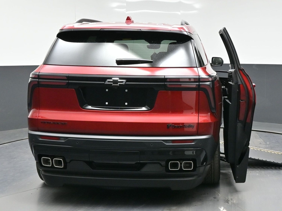 New 2026 Chevrolet Traverse 1LT Midnight - BraunAbility Side Entry In Floor Automatic Ramp