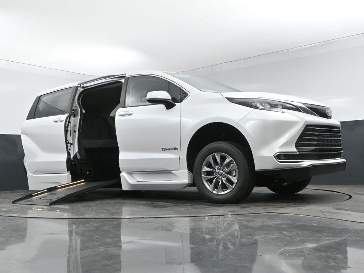 2024 TOYOTA SIENNA - Image 10