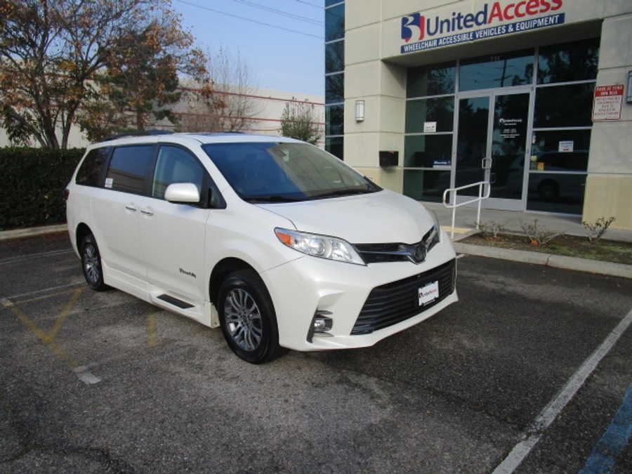 Used 2020 Toyota Sienna XLE Base - BraunAbility Side Entry Entry Fold Out Automatic Ramp