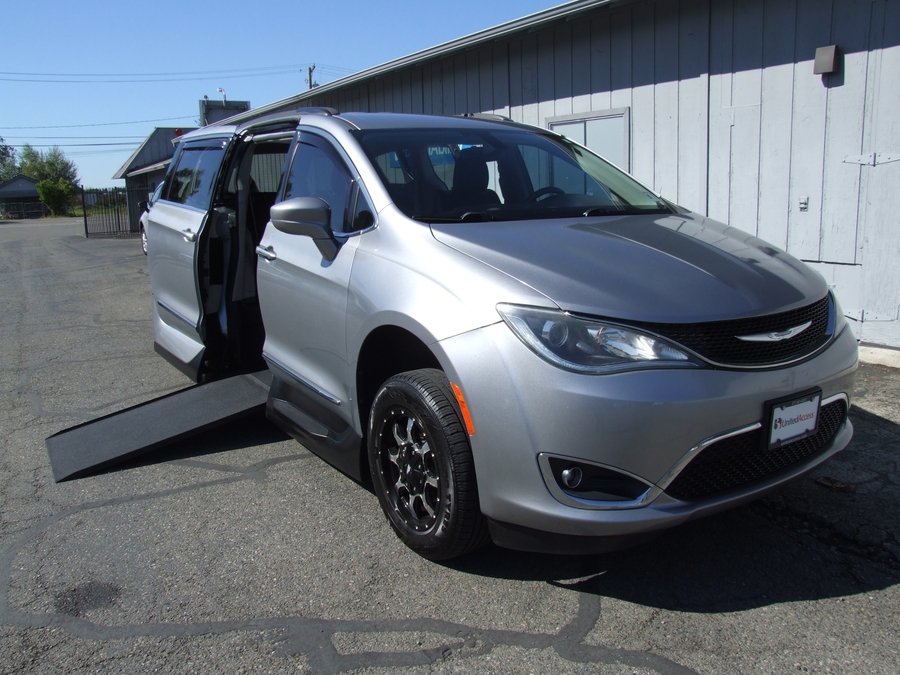 Used 2017 Chrysler Pacifica Touring L - VMI Side Entry In Floor Automatic Ramp