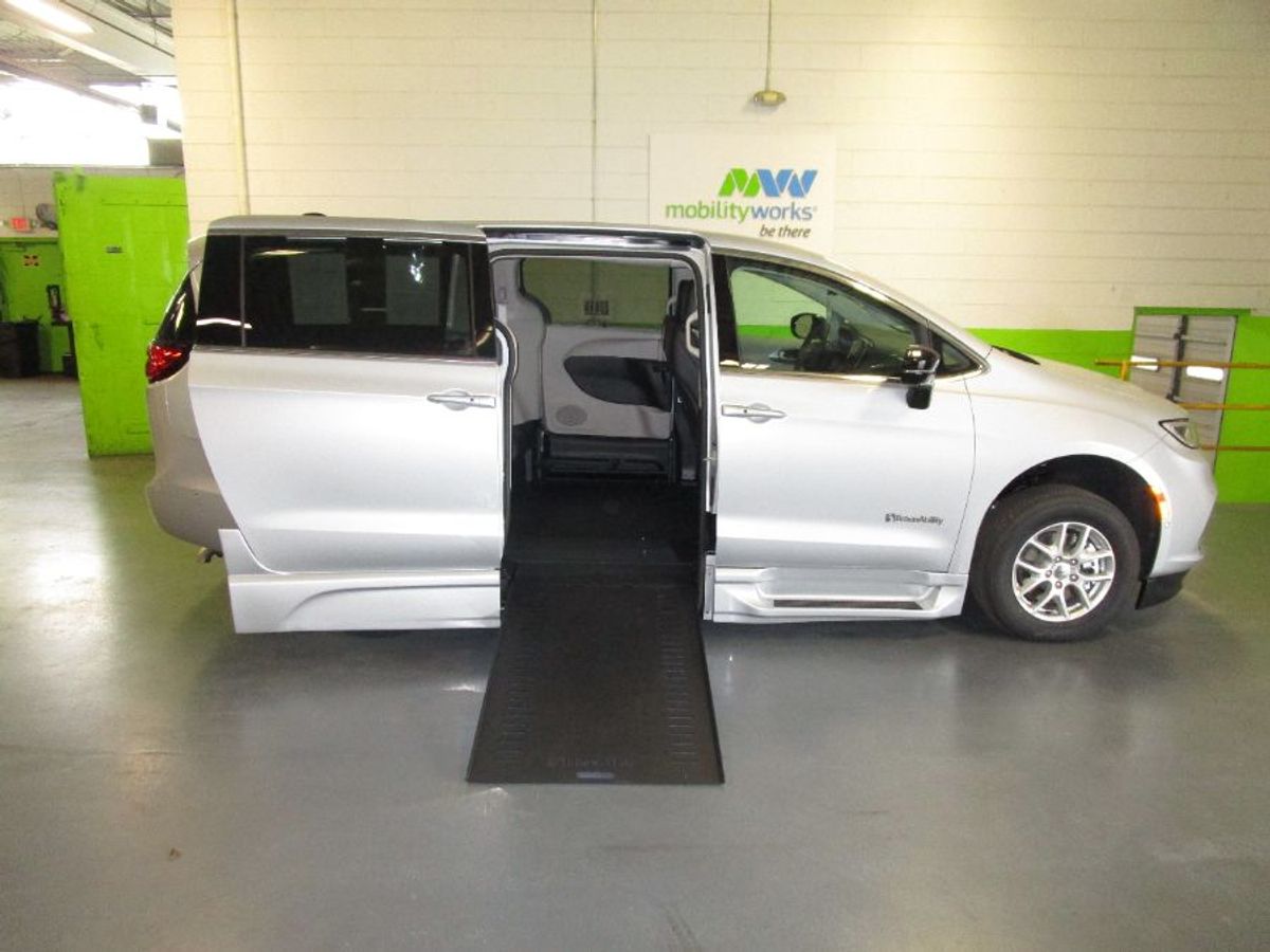 2024 Chrysler Pacifica