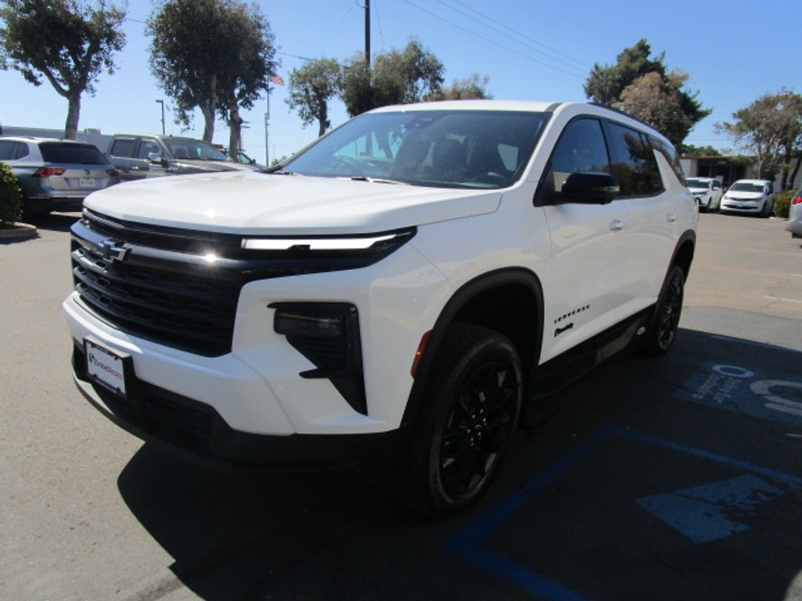 New 2026 Chevrolet Traverse 1LT Midnight - BraunAbility Side Entry In Floor Automatic Ramp