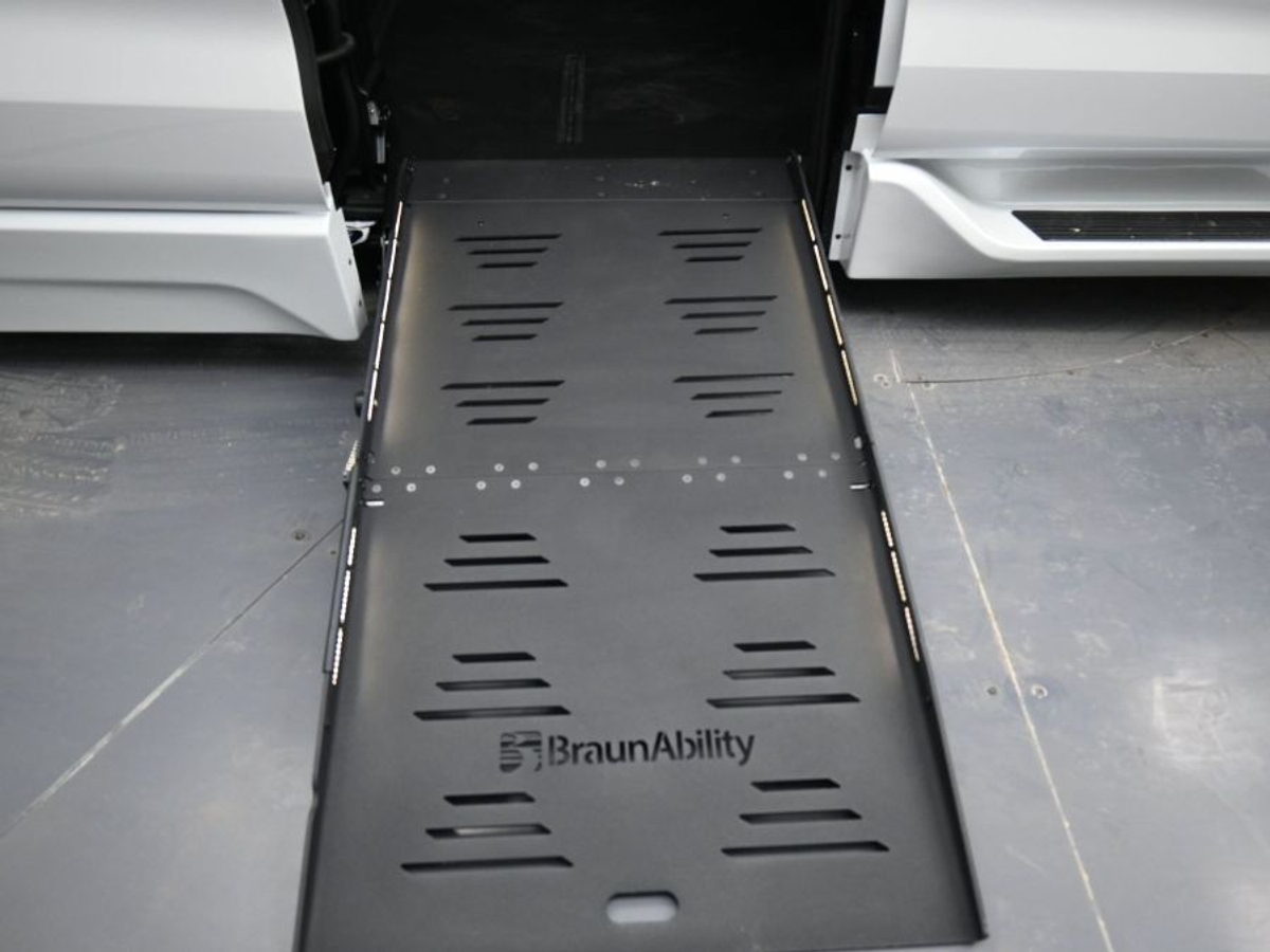 2025 TOYOTA SIENNA - Image 11