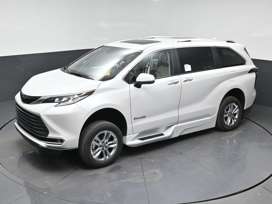 New 2026 Toyota Sienna Hybrid Limited - BraunAbility Side Entry Fold Out Automatic Ramp