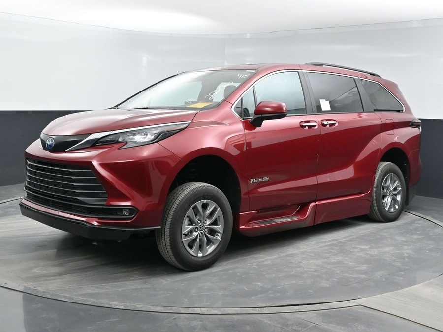 New 2026 Toyota Sienna Hybrid XLE Add - BraunAbility Side Entry Entry In Floor Automatic Ramp