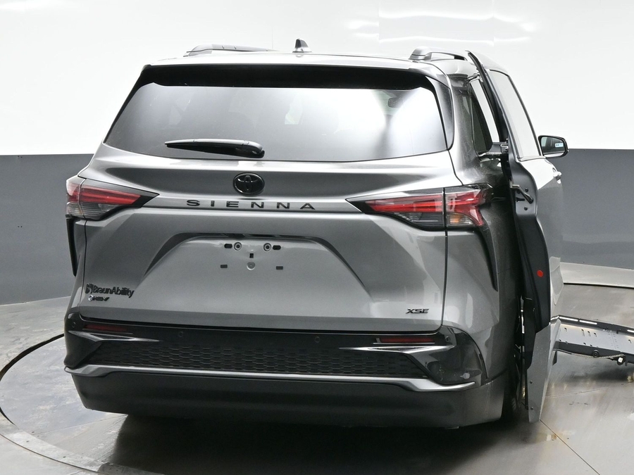 New 2026 Toyota Sienna Hybrid XSE Sport - BraunAbility Side Entry Entry Fold Out Automatic Ramp