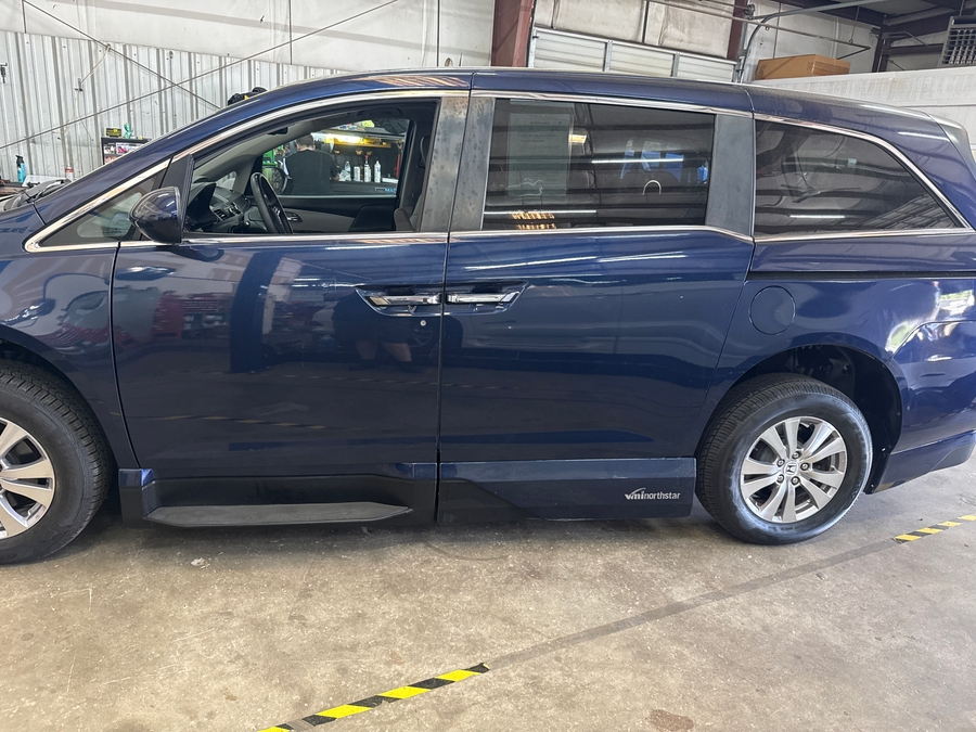 Blue Honda Odyssey image number 6