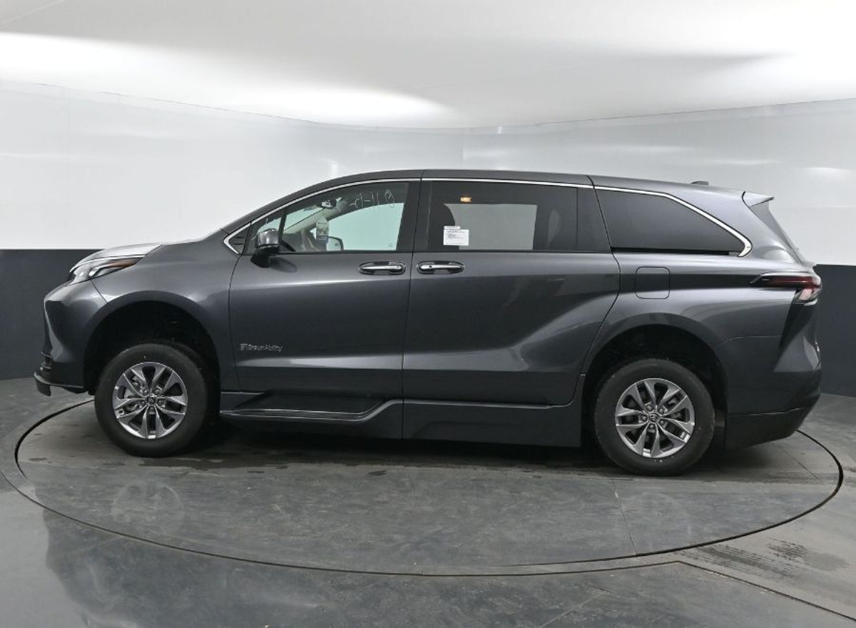 2025 TOYOTA SIENNA - Image 4