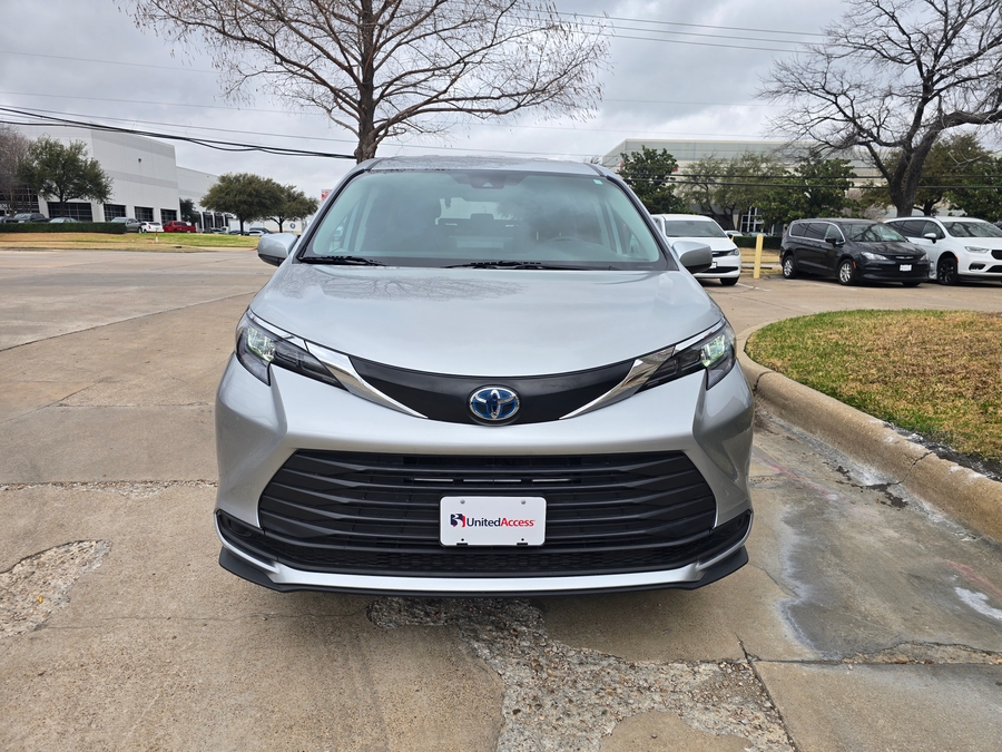 Used 2024 Toyota Sienna Hybrid LE - BraunAbility Rear Entry Entry Fold Out Manual Ramp