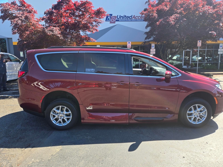 Used 2022 Chrysler Pacifica Touring L - VMI Side Entry Entry In Floor Automatic Ramp