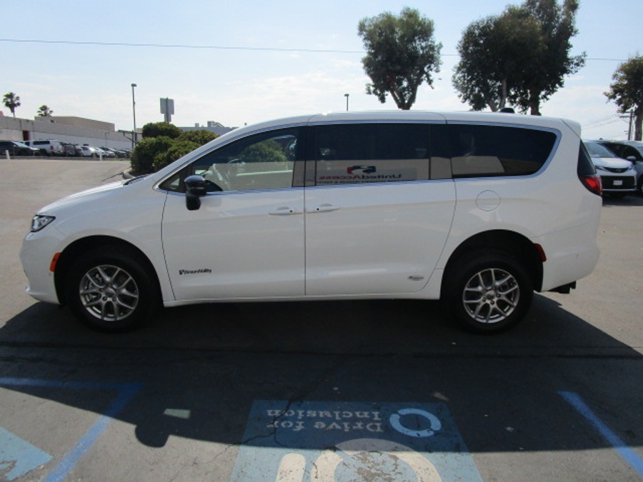 New 2025 Chrysler Pacifica Select Safety - BraunAbility Rear Entry Entry Fold Out Manual Ramp