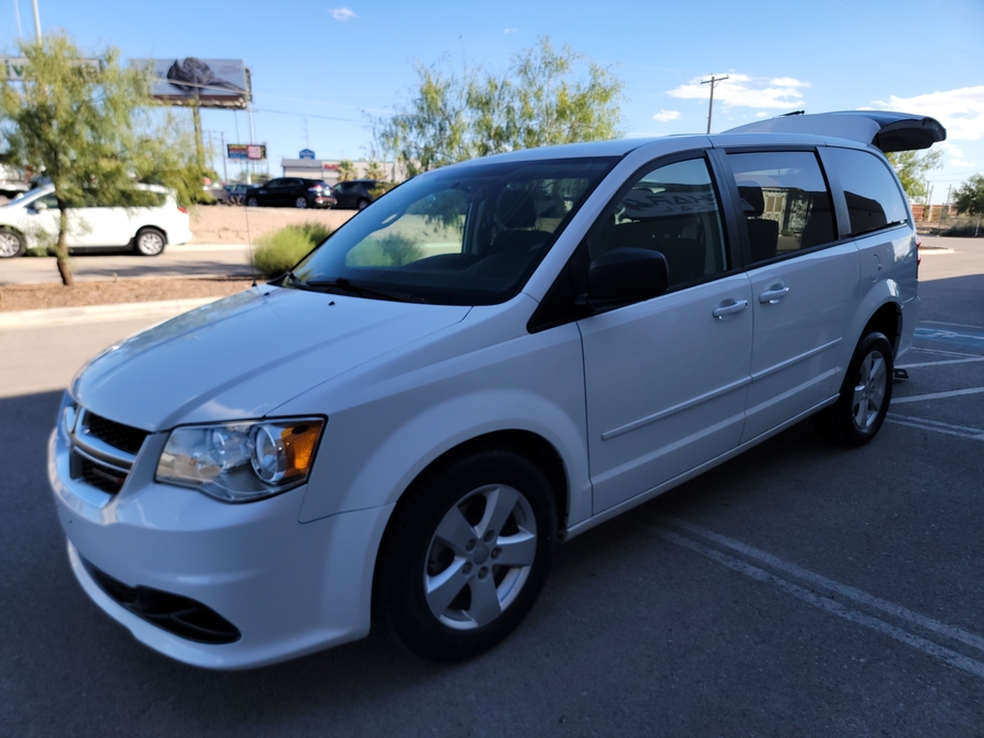 Used 2017 Dodge Grand Caravan SE - Manufacturer Rear Entry Entry Fold Out Manual Ramp