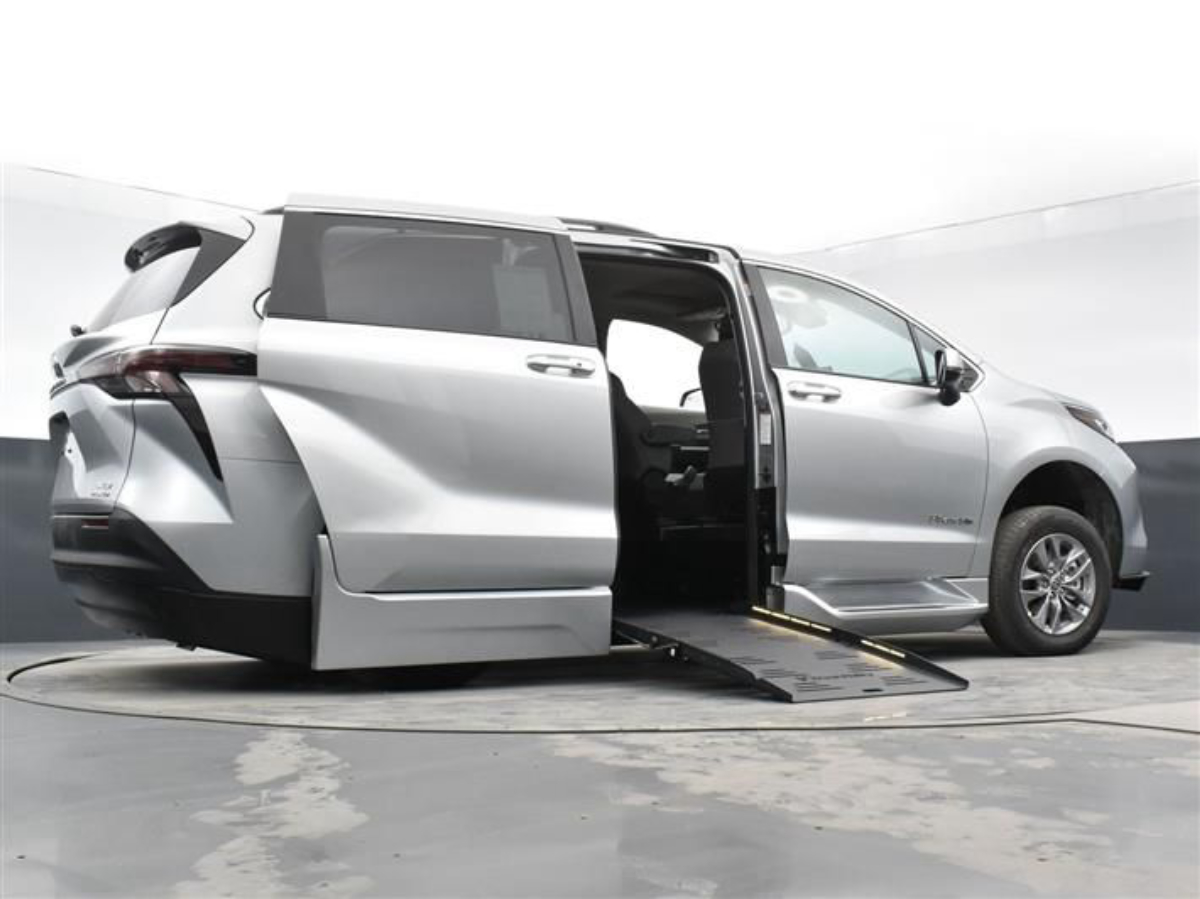 2023 TOYOTA SIENNA - Image 20