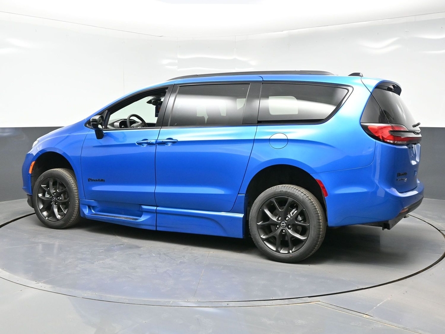New 2026 Chrysler Pacifica Select Sport - BraunAbility Side Entry Entry Fold Out Automatic Ramp