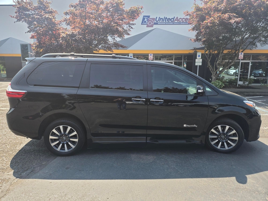 Used 2018 Toyota Sienna Limited Premium - BraunAbility Side Entry In Floor Automatic Ramp